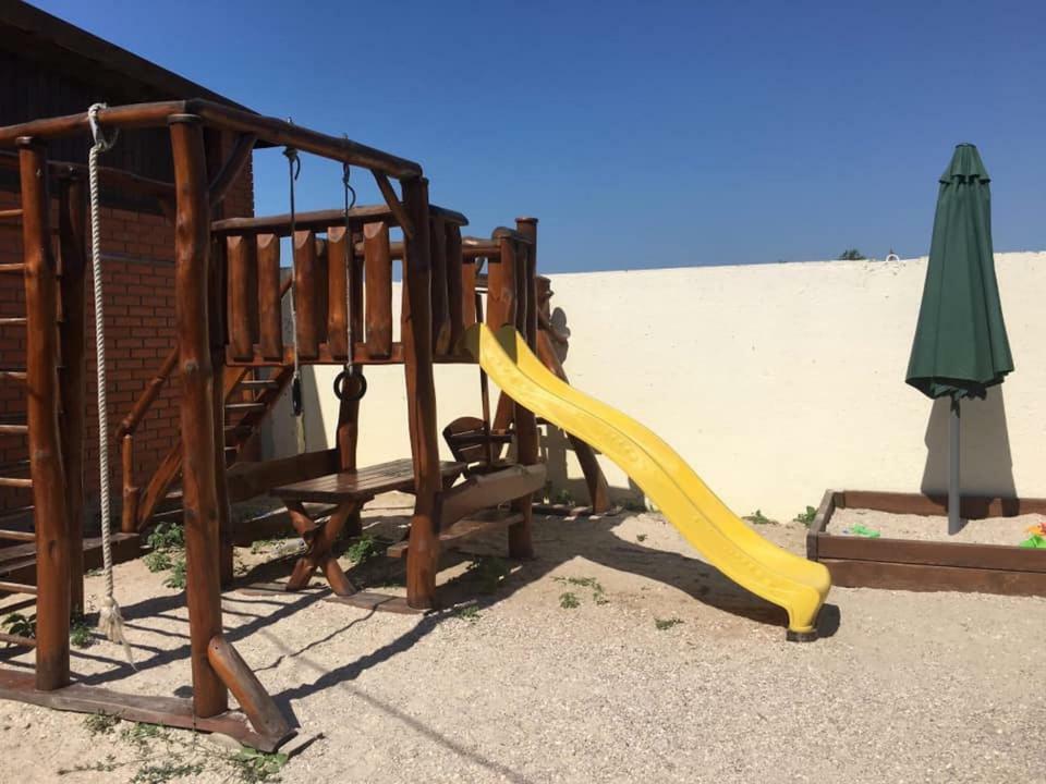 Lastochka Otel Zaliznyi Port Dış mekan fotoğraf