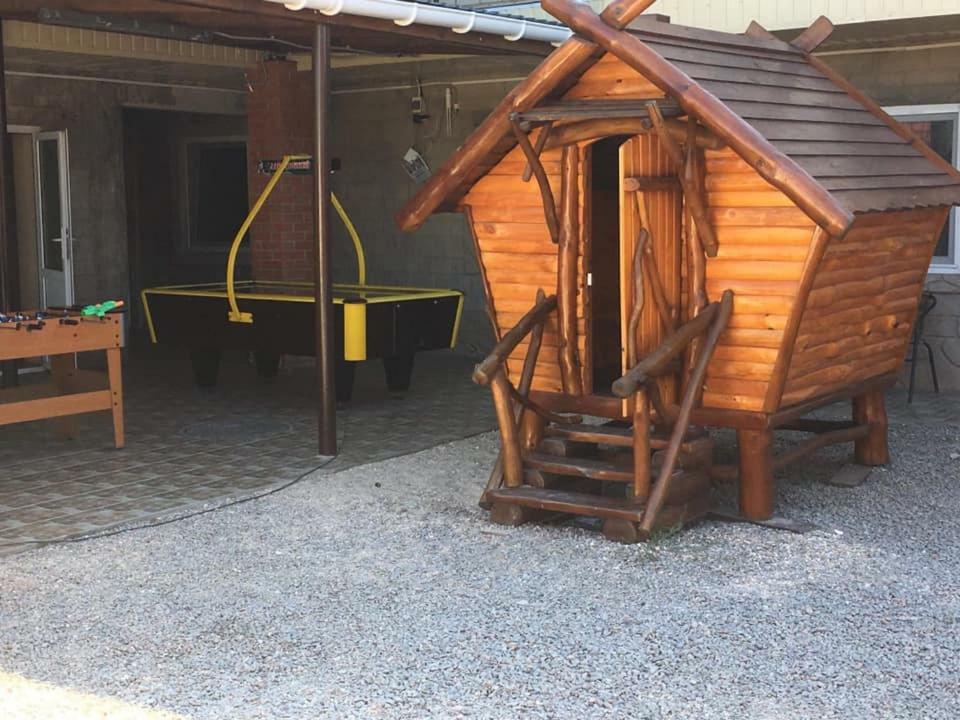Lastochka Otel Zaliznyi Port Dış mekan fotoğraf
