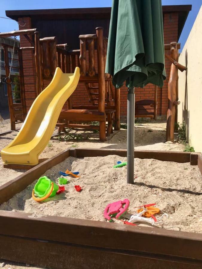 Lastochka Otel Zaliznyi Port Dış mekan fotoğraf